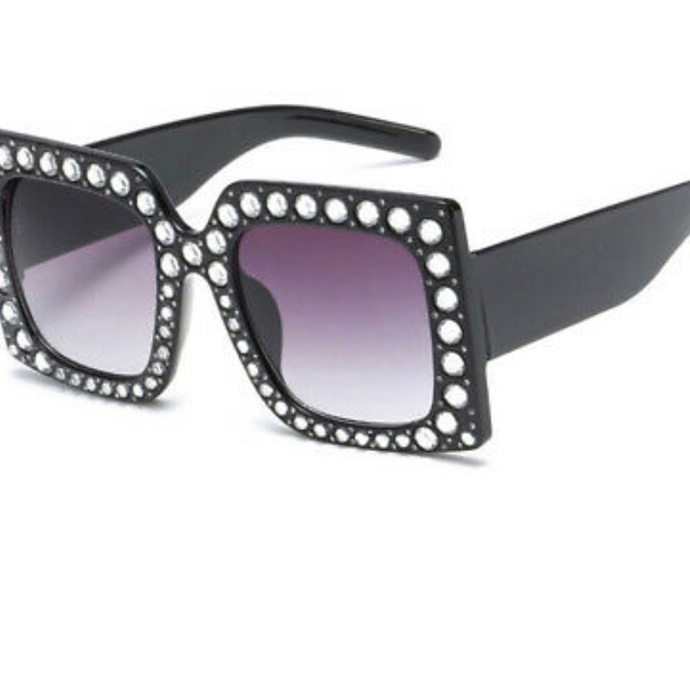 🔥Oversized Rhinestone sunglasses 🔥🔥 - Picture 3 of 3